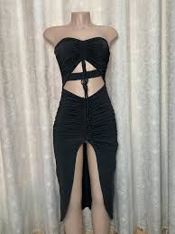 Vestido negro con abertura